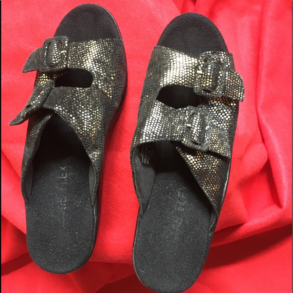 Black & Gold Metallic Annie Clogs Size 7 1/2 M